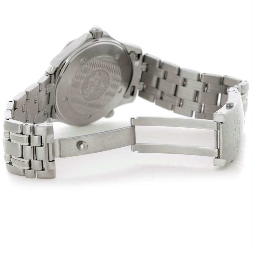 This image shows the back and bracelet, including the open clasp, of an Omega Seamaster 2541.80.00 Men
s Stainless Steel Blue Dial 2541.80.00 Men
s Stainless Steel Blue Dial watch.