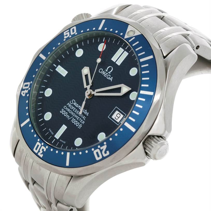 This image shows an angled view of an Omega Seamaster 2531.80.00 Men
s Stainless Steel Blue Dial 2531.80.00 Men
s Stainless Steel Blue Dial watch, highlighting its dial, bezel, crown, and part of the bracelet.