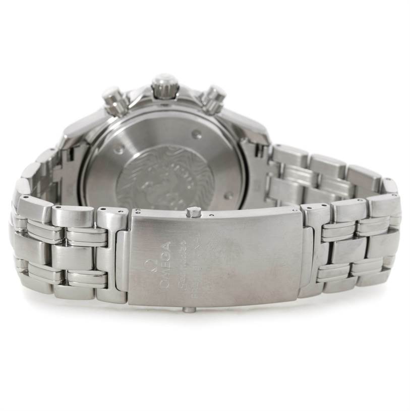 This image shows the back of an Omega Seamaster 2599.80.00 Men
s Stainless Steel Blue Dial 2599.80.00 Men
s Stainless Steel Blue Dial watch, highlighting its bracelet, clasp, and case back.