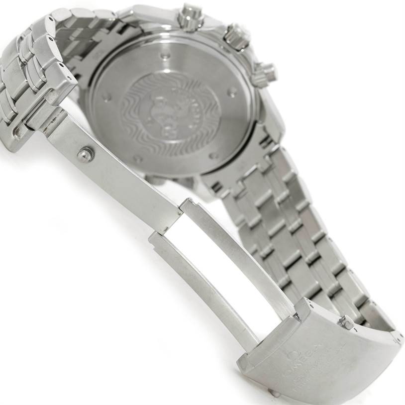 This image shows the back view and clasp of an Omega Seamaster 2599.80.00 Men
s Stainless Steel Blue Dial 2599.80.00 Men
s Stainless Steel Blue Dial watch with a metal bracelet and engraved case back.