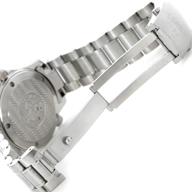 This image shows the clasp and backside of the bracelet of an Omega Seamaster 2252.50.00 Men
s Stainless Steel Black Dial 2252.50.00 Men
s Stainless Steel Black Dial watch.