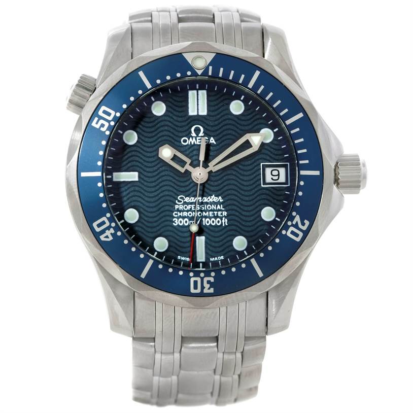 The image shows a frontal view of an Omega Seamaster 2551.80.00 Men
s Stainless Steel Blue Dial 2551.80.00 Men
s Stainless Steel Blue Dial watch, displaying the dial, bezel, hands, and part of the metal bracelet.