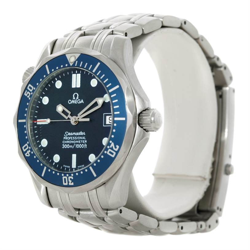 The image shows an Omega Seamaster 2551.80.00 Men
s Stainless Steel Blue Dial 2551.80.00 Men
s Stainless Steel Blue Dial watch from an angled side view, highlighting the face, bezel, and bracelet.