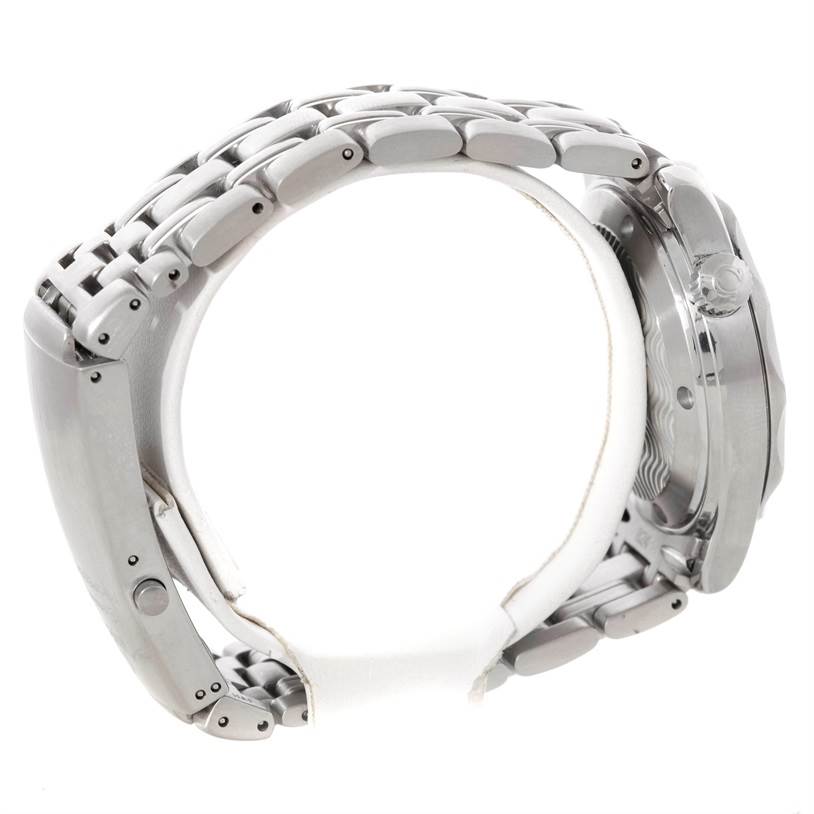 The image shows a side view of the Omega Seamaster 2551.80.00 Men
s Stainless Steel Blue Dial 2551.80.00 Men
s Stainless Steel Blue Dial watch, highlighting the bracelet and case.