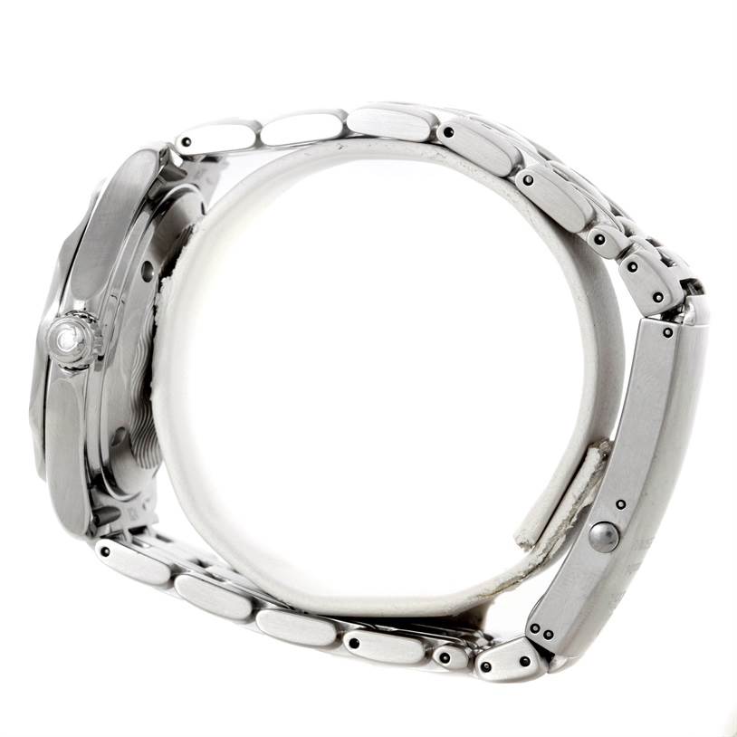 The image shows a side view of an Omega Seamaster 2551.80.00 Men
s Stainless Steel Blue Dial 2551.80.00 Men
s Stainless Steel Blue Dial watch, highlighting its case, crown, and metal bracelet.