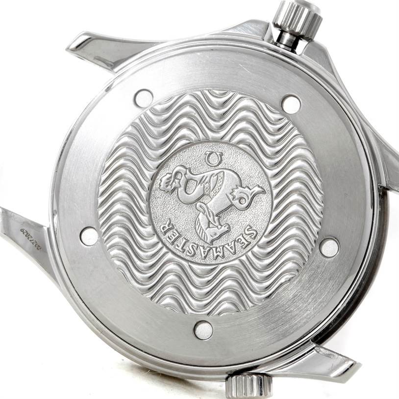 This image shows the back case of an Omega Seamaster 2531.80.00 Men
s Stainless Steel Blue Dial 2531.80.00 Men
s Stainless Steel Blue Dial watch, highlighting the wave pattern and Seamaster logo.