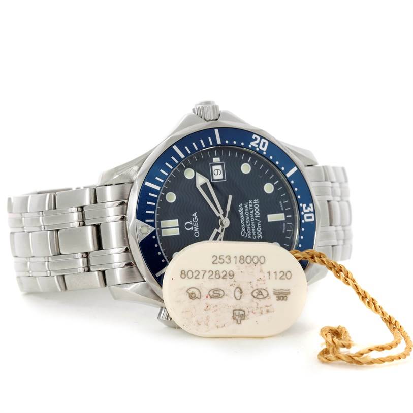 The image shows an Omega Seamaster 2531.80.00 Men
s Stainless Steel Blue Dial 2531.80.00 Men
s Stainless Steel Blue Dial watch with a metal bracelet, displayed at an angle revealing the face and bezel, with a tag attached.