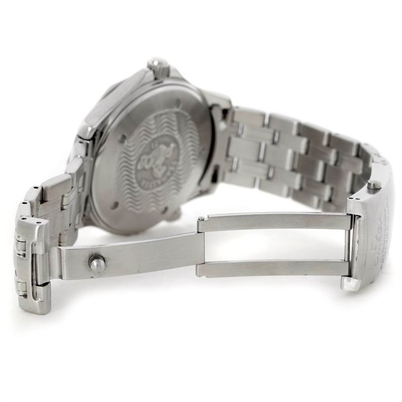 The image shows the back and clasp of an Omega Seamaster 2531.80.00 Men
s Stainless Steel Blue Dial 2531.80.00 Men
s Stainless Steel Blue Dial watch at an angle showcasing its metal bracelet and closed case back.