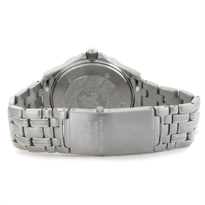 The image shows the clasp and case back of an Omega Seamaster 2254.50.00 Men
s Stainless Steel Black Dial 2254.50.00 Men
s Stainless Steel Black Dial watch, featuring its stainless steel bracelet.