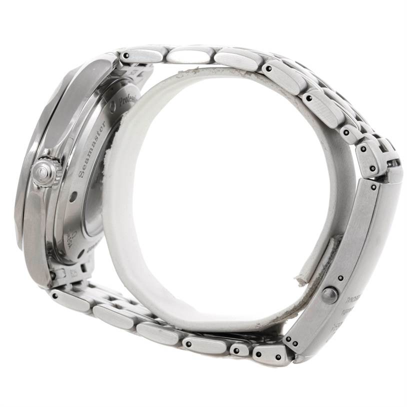 The image shows the side view of the Omega Seamaster 2535.80.00 Men
s Stainless Steel Blue Dial 2535.80.00 Men
s Stainless Steel Blue Dial watch, highlighting the casing, crown, and part of the bracelet.