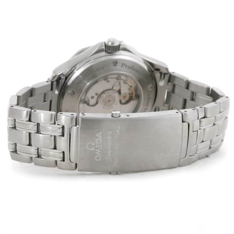 This image shows the back view of the Omega Seamaster 2535.80.00 Men's Stainless Steel Blue Dial 2535.80.00 Men's Stainless Steel Blue Dial watch, highlighting the clasp, stainless steel bracelet, and transparent case back.