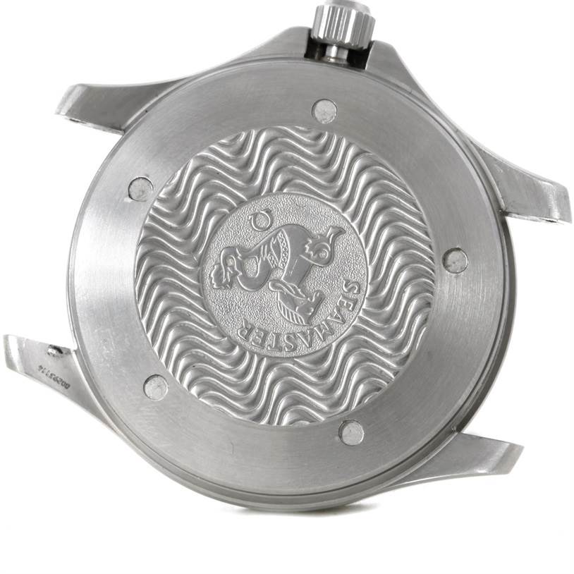 This image shows the back casing with the logo of an Omega Seamaster 2538.20.00 Men's Stainless Steel White Dial 2538.20.00 Men's Stainless Steel White Dial watch from an overhead angle.