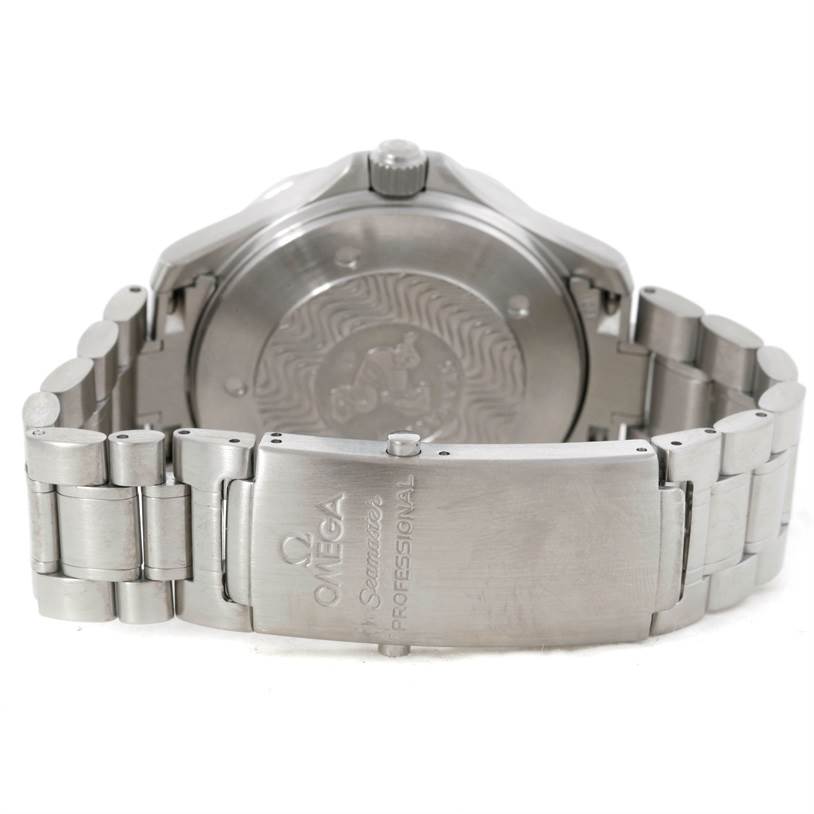 The image shows the back, clasp, and partial bracelet of an Omega Seamaster 2538.20.00 Men
s Stainless Steel White Dial 2538.20.00 Men
s Stainless Steel White Dial watch.