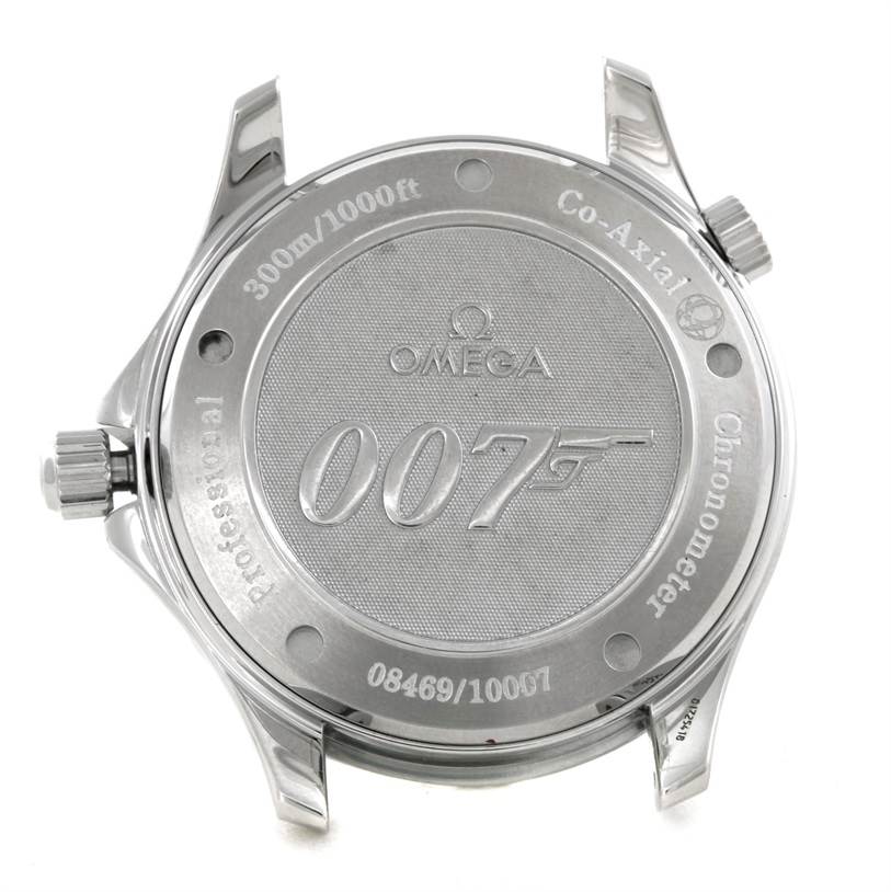 This image shows the back case of the Omega Seamaster 2226.80.00 Men
s Stainless Steel Blue Dial 2226.80.00 Men
s Stainless Steel Blue Dial watch, highlighting the 007 logo and various inscriptions.