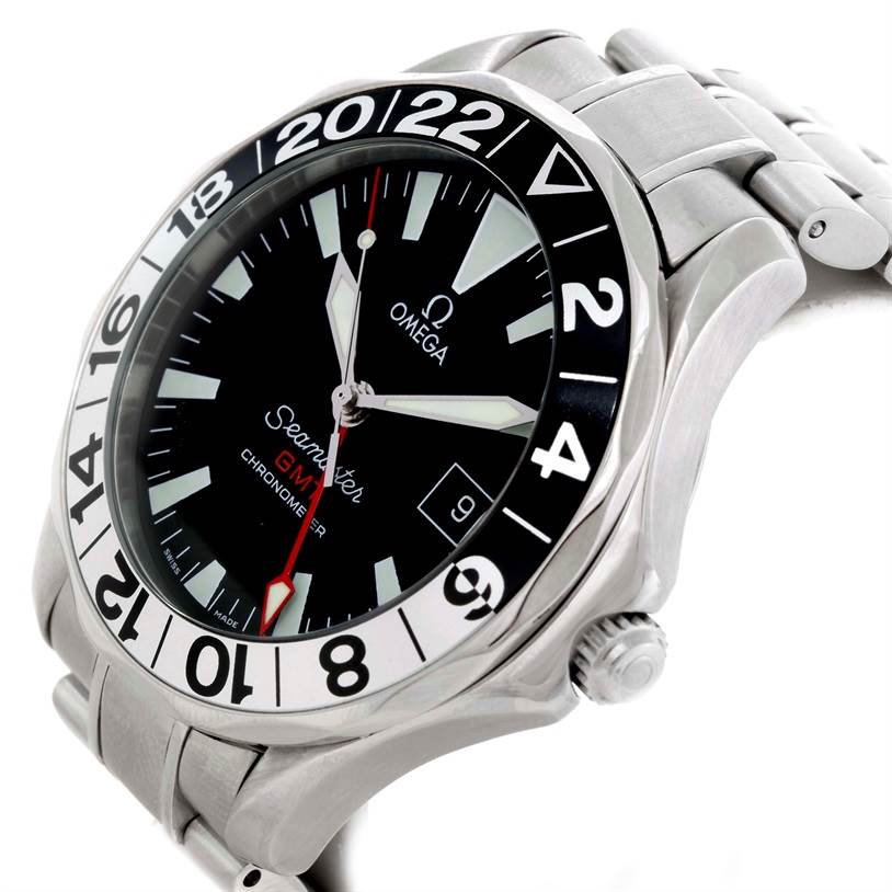 This image shows a close-up of the face, bezel, and part of the bracelet of an Omega Seamaster 2534.50.00 Men
s Stainless Steel Black Dial 2534.50.00 Men
s Stainless Steel Black Dial model watch at an angle.