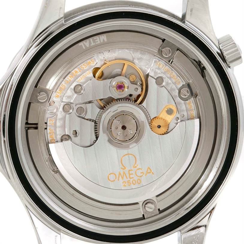 This image shows the back view of an Omega Seamaster 2220.80.00 Men
s Stainless Steel Blue Dial 2220.80.00 Men
s Stainless Steel Blue Dial watch, revealing its internal mechanism and the "OMEGA 2500" inscription.