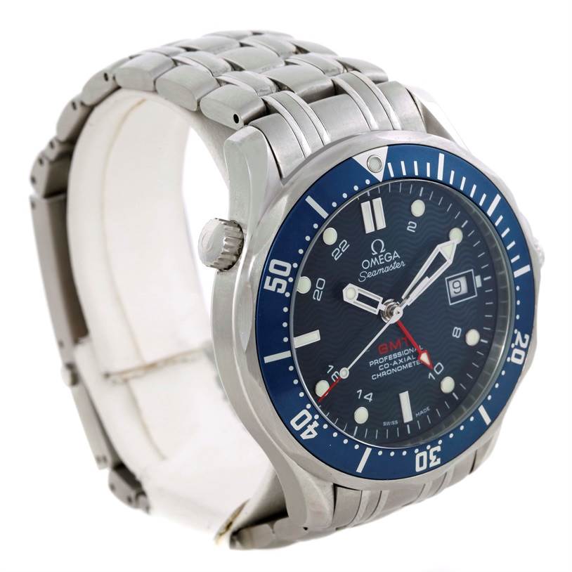 The image shows an angled view of the Omega Seamaster 2535.80.00 Men's Stainless Steel Blue Dial 2535.80.00 Men's Stainless Steel Blue Dial watch, highlighting its face, bezel, crown, and part of the stainless steel bracelet.