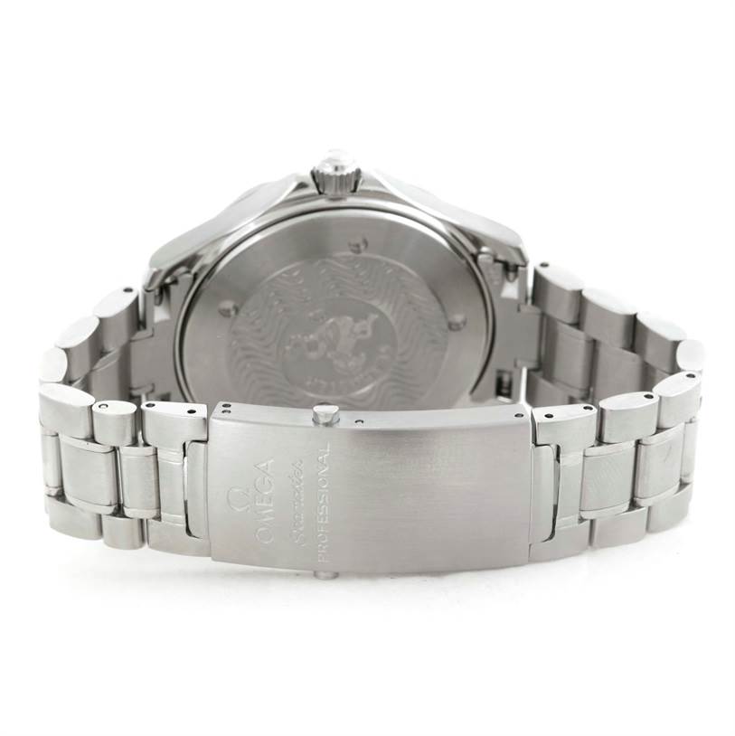 The image shows the back case and bracelet of the Omega Seamaster 2254.50.00 Men
s Stainless Steel Black Dial 2254.50.00 Men
s Stainless Steel Black Dial watch at a rear angle.