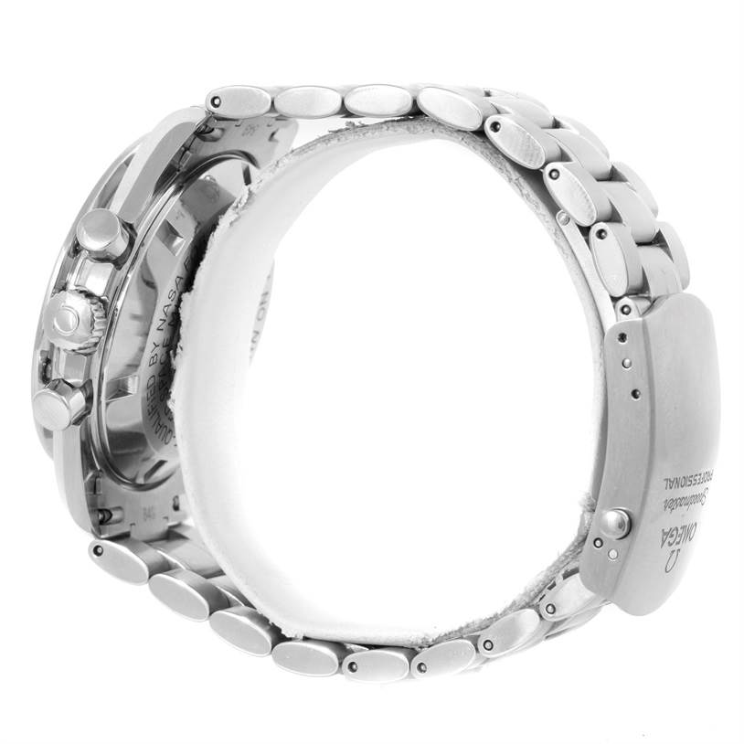 The image shows the side view of an Omega Speedmaster 311.30.42.30.01.005 Men
s Stainless Steel Black Dial 311.30.42.30.01.005 Men
s Stainless Steel Black Dial watch, highlighting its case, buttons, and metal bracelet.