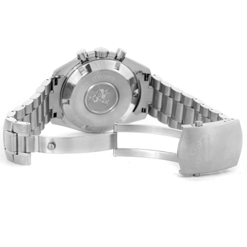 The image shows the back view of an Omega Speedmaster 3551.20.00 Men
s Stainless Steel White Dial 3551.20.00 Men
s Stainless Steel White Dial watch, highlighting its open clasp and bracelet.