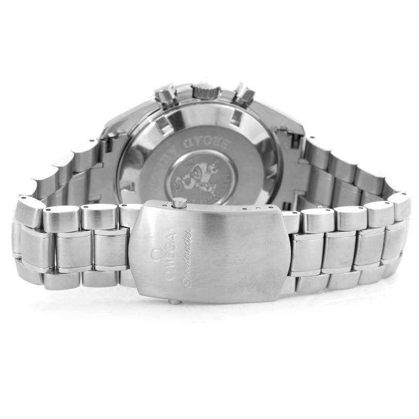 This image shows the back case and stainless steel bracelet of an Omega Speedmaster 3551.20.00 Men
s Stainless Steel White Dial 3551.20.00 Men
s Stainless Steel White Dial watch.