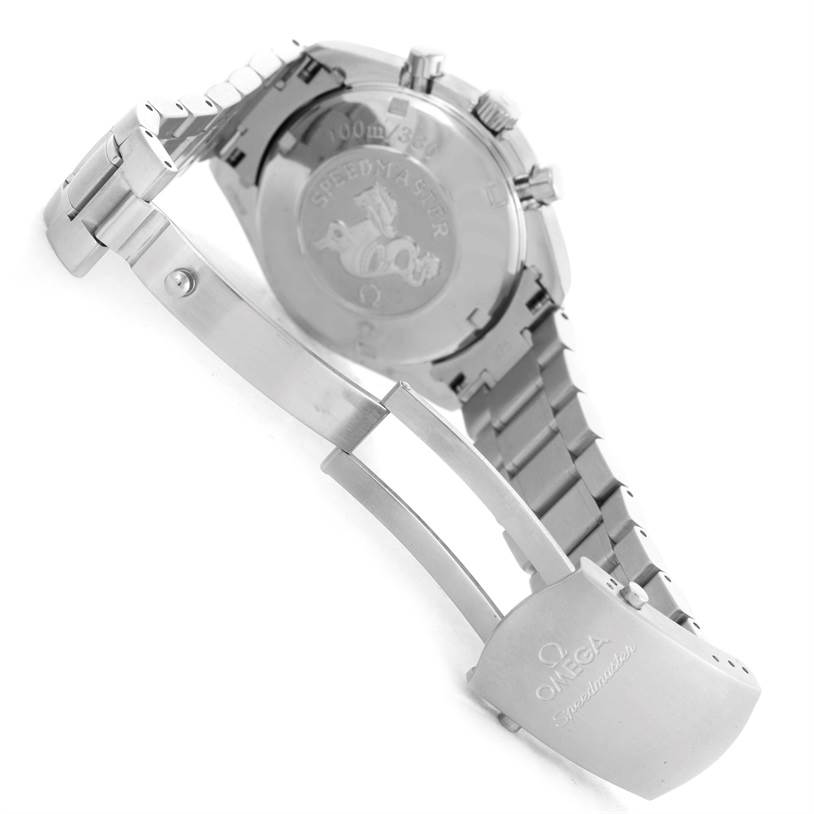 The image shows the backside and bracelet of an Omega Speedmaster 3212.80.00 Men
s Stainless Steel Blue Dial 3212.80.00 Men
s Stainless Steel Blue Dial watch, highlighting the clasp and branding.