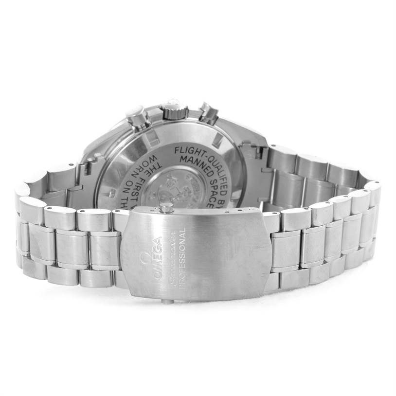 This image shows the back case and stainless steel bracelet of an Omega Speedmaster 3570.50.00 Men
s Stainless Steel Black Dial 3570.50.00 Men
s Stainless Steel Black Dial watch.