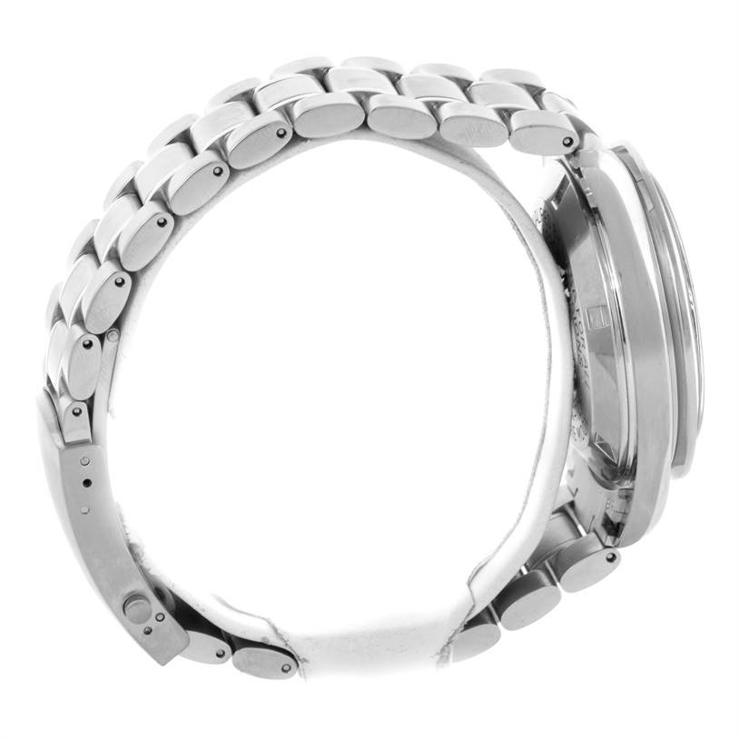 This side view shows the metal band and part of the case of an Omega Speedmaster 3570.50.00 Men
s Stainless Steel Black Dial 3570.50.00 Men
s Stainless Steel Black Dial watch.