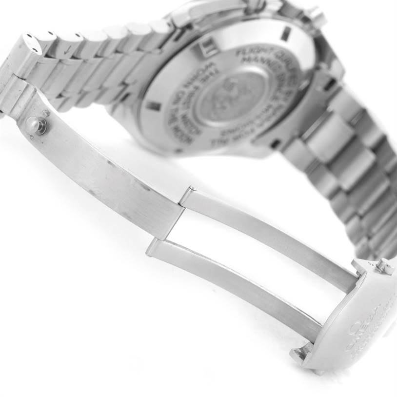 The image shows the clasp and partially open bracelet of an Omega Speedmaster 3575.30.00 Men
s Stainless Steel Silver Dial 3575.30.00 Men
s Stainless Steel Silver Dial watch, viewed from an angled perspective.
