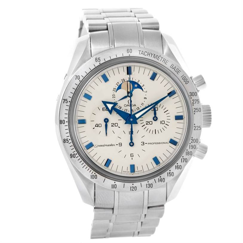 The image shows a front view of the Omega Speedmaster 3575.20.00 Men
s Stainless Steel White Dial 3575.20.00 Men
s Stainless Steel White Dial watch, highlighting the dial, tachymeter bezel, and stainless steel bracelet.