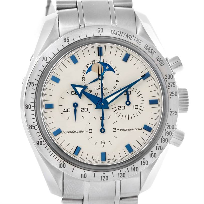 The image displays a front view of an Omega Speedmaster 3575.20.00 Men
s Stainless Steel White Dial 3575.20.00 Men
s Stainless Steel White Dial watch, highlighting its dial, tachymeter, and bracelet.