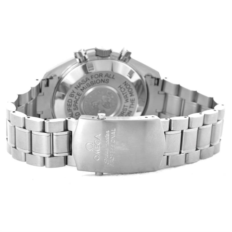 This image shows the back and bracelet of an Omega Speedmaster 3575.20.00 Men
s Stainless Steel White Dial 3575.20.00 Men
s Stainless Steel White Dial watch, highlighting the clasp and engraved case back.