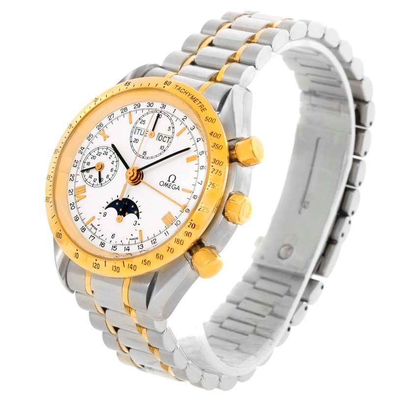 The Omega Speedmaster 3330.20.00 Men
s Stainless Steel White Dial 3330.20.00 Men
s Stainless Steel White Dial watch is shown at a slight angle, highlighting the face, bezel, and bracelet.