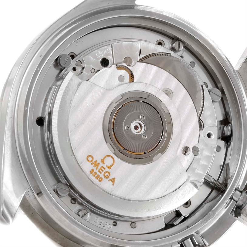 This image shows the inner mechanism and rotor of an Omega Speedmaster 3510.50.00 Men
s Stainless Steel Black Dial 3510.50.00 Men
s Stainless Steel Black Dial watch from a top-down angle.