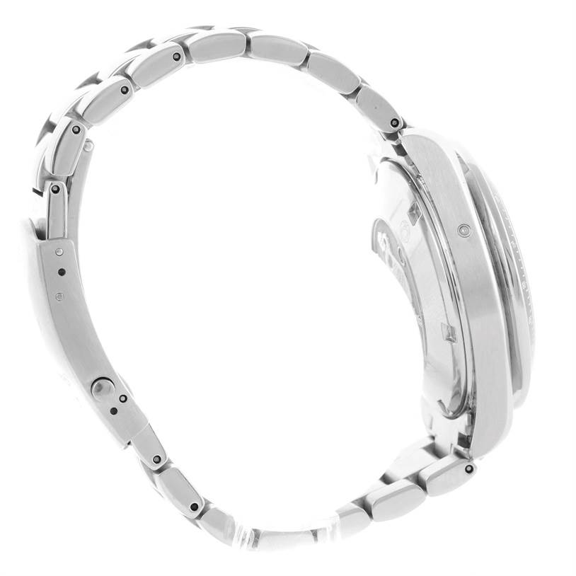 This image shows the side view of an Omega Speedmaster 3220.50.00 Men
s Stainless Steel Black Dial 3220.50.00 Men
s Stainless Steel Black Dial watch, highlighting its case and metal bracelet.