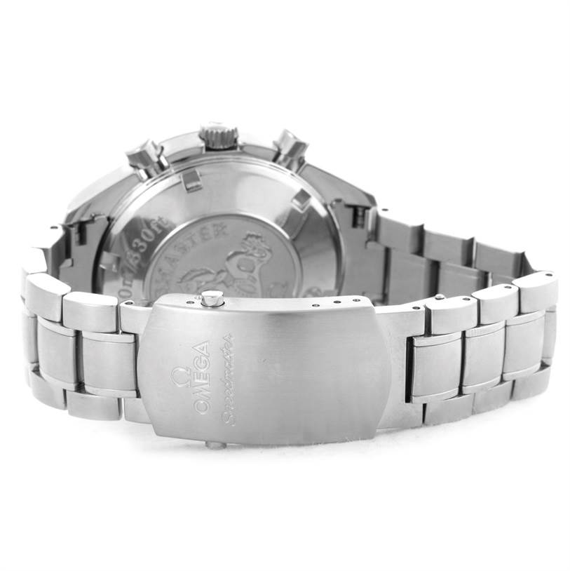 The image shows the back and clasp of an Omega Speedmaster 323.30.40.40.06.001 Men
s Stainless Steel Grey Dial 323.30.40.40.06.001 Men
s Stainless Steel Grey Dial watch, highlighting its stainless steel bracelet and engraved case back.