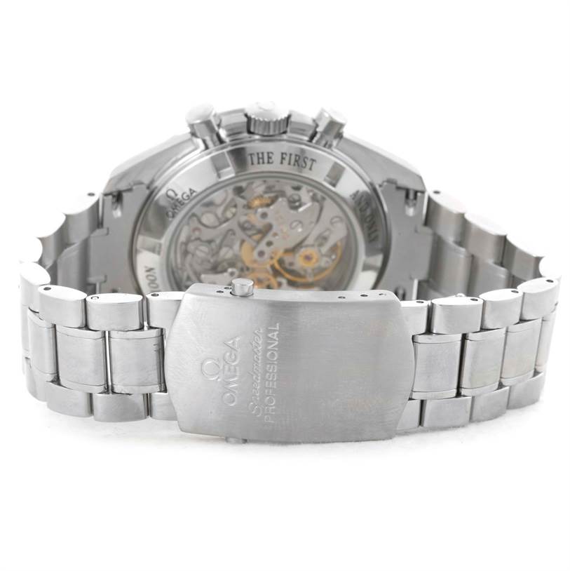 This image displays the back and bracelet of the Omega Speedmaster 3573.50.00 Men
s Stainless Steel Black Dial 3573.50.00 Men
s Stainless Steel Black Dial watch, highlighting the clasp and visible movement.