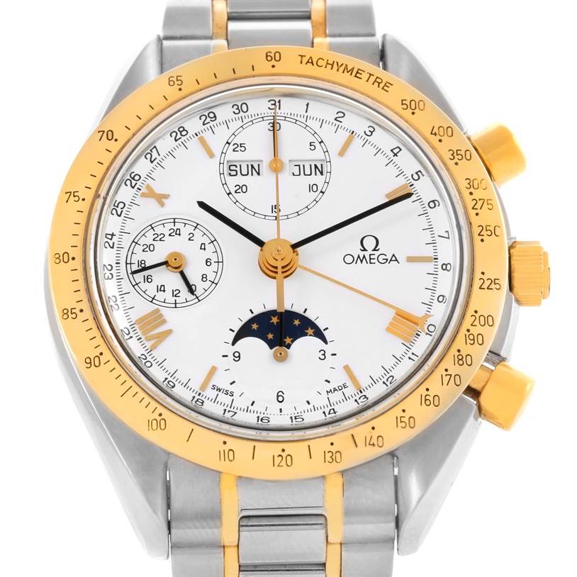 This image shows a frontal view of an Omega Speedmaster 3330.20.00 Men
s Stainless Steel White Dial 3330.20.00 Men
s Stainless Steel White Dial watch featuring a tachymetre bezel, multiple subdials, and a metal bracelet.