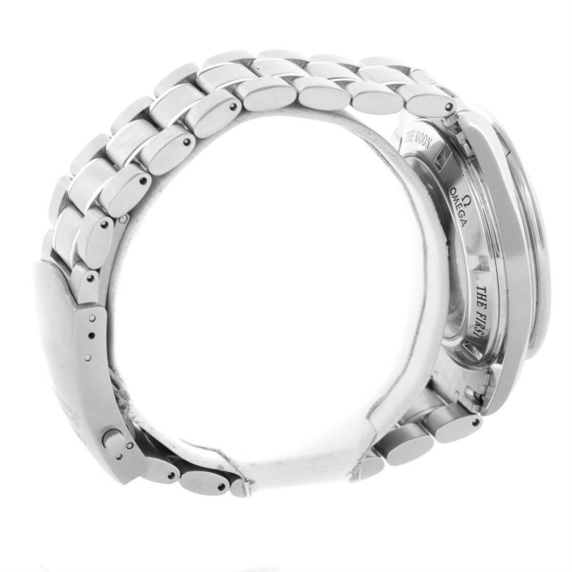 The image shows a side view of the Omega Speedmaster 3573.50.00 Men
s Stainless Steel Black Dial 3573.50.00 Men
s Stainless Steel Black Dial watch, focusing on its metal bracelet and partially visible case back.