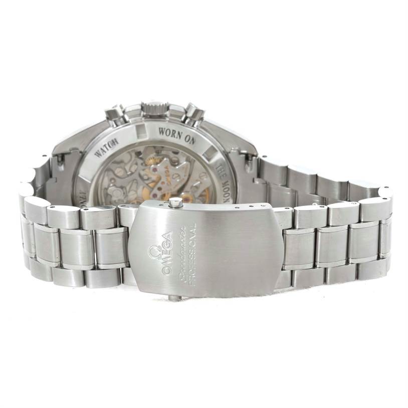 This image shows the back and clasp of an Omega Speedmaster 3573.50.00 Men
s Stainless Steel Black Dial 3573.50.00 Men
s Stainless Steel Black Dial watch, revealing the open case back and bracelet.