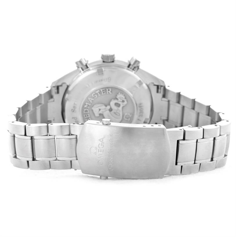 The image shows the back of an Omega Speedmaster 323.30.40.40.01.001 Men
s Stainless Steel Black Dial 323.30.40.40.01.001 Men
s Stainless Steel Black Dial watch, highlighting the bracelet and clasp with the Omega logo engraved.