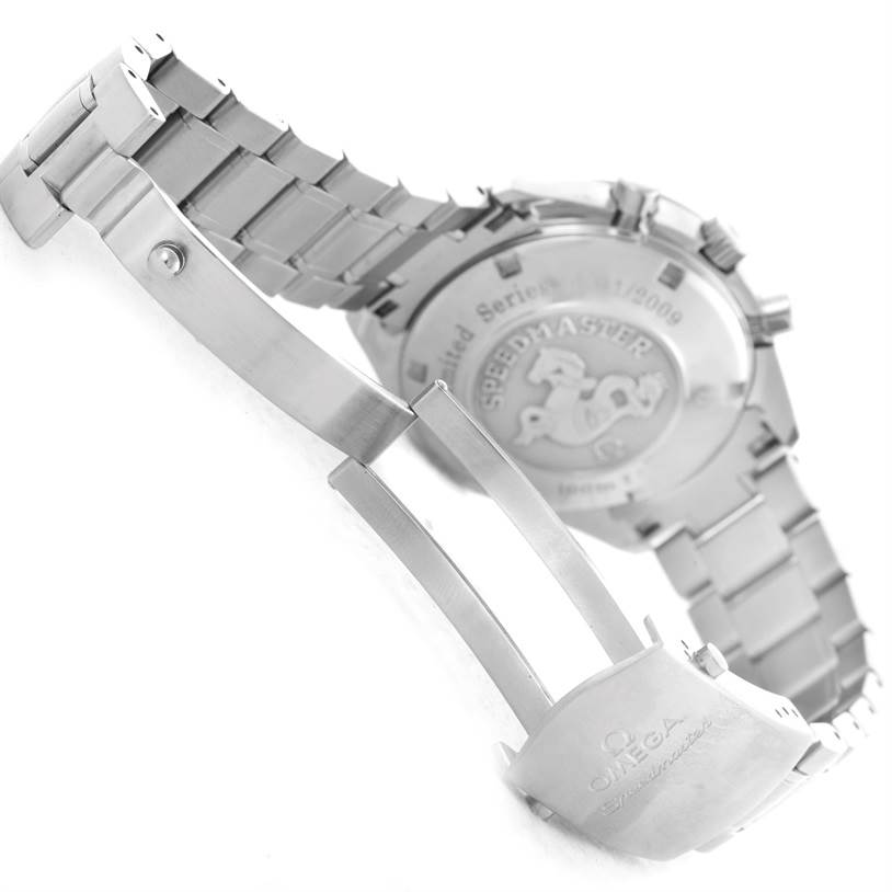 The image shows the back and bracelet of the Omega Speedmaster 323.30.40.40.01.001 Men
s Stainless Steel Black Dial 323.30.40.40.01.001 Men
s Stainless Steel Black Dial watch, including the clasp with the Omega logo.