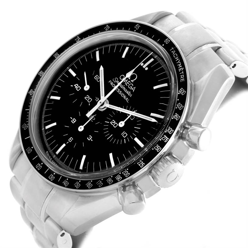 This image shows the Omega Speedmaster 3570.50.00 Men
s Stainless Steel Black Dial 3570.50.00 Men
s Stainless Steel Black Dial watch at a three-quarter angle, highlighting the dial, bezel, and metal bracelet.