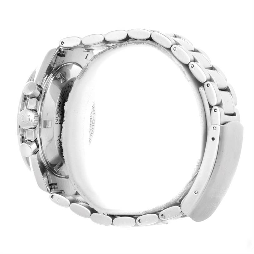 This image shows the side view of an Omega Speedmaster 3570.50.00 Men
s Stainless Steel Black Dial 3570.50.00 Men
s Stainless Steel Black Dial watch, highlighting its stainless steel bracelet and chronograph pushers.