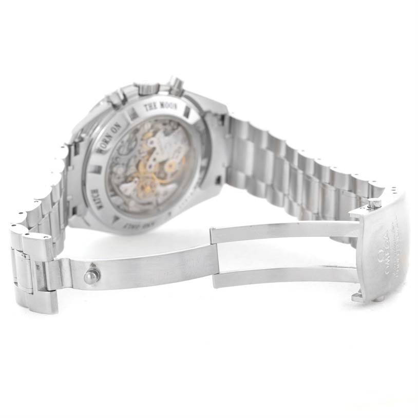 The image shows the back and clasp of an Omega Speedmaster 3573.50.00 Men
s Stainless Steel Black Dial 3573.50.00 Men
s Stainless Steel Black Dial watch with its mechanism visible.