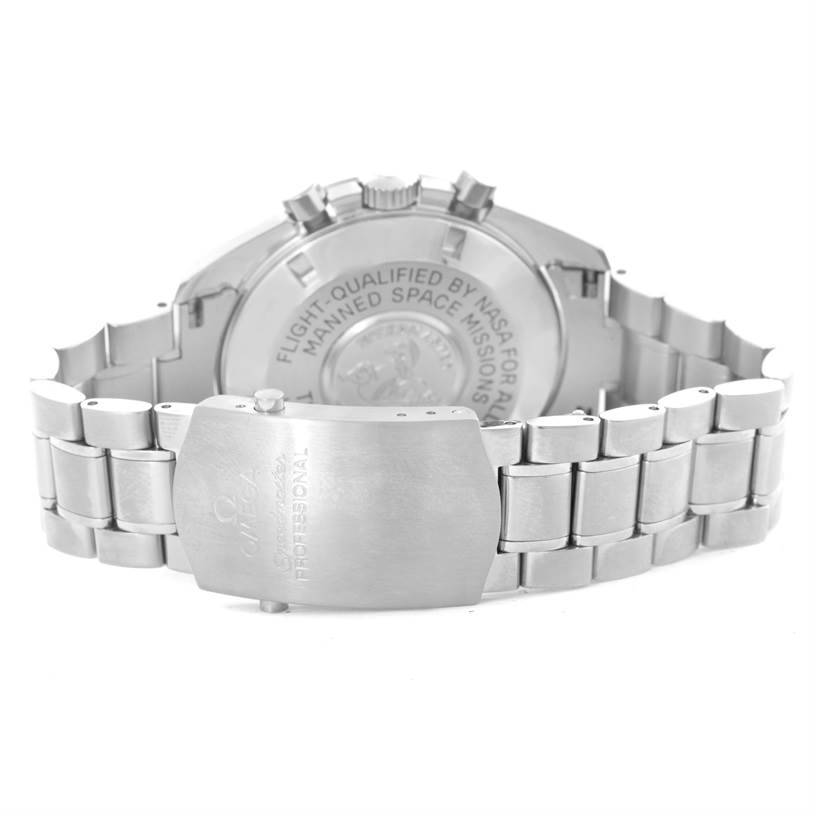 The image shows the back angle of the Omega Speedmaster 3570.50.00 Men
s Stainless Steel Black Dial 3570.50.00 Men
s Stainless Steel Black Dial watch, highlighting the clasp and engraved case back.