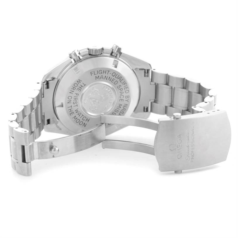 The image shows the back and clasp of the Omega Speedmaster 3570.50.00 Men
s Stainless Steel Black Dial 3570.50.00 Men
s Stainless Steel Black Dial watch, emphasizing its inscriptions and stainless steel bracelet.