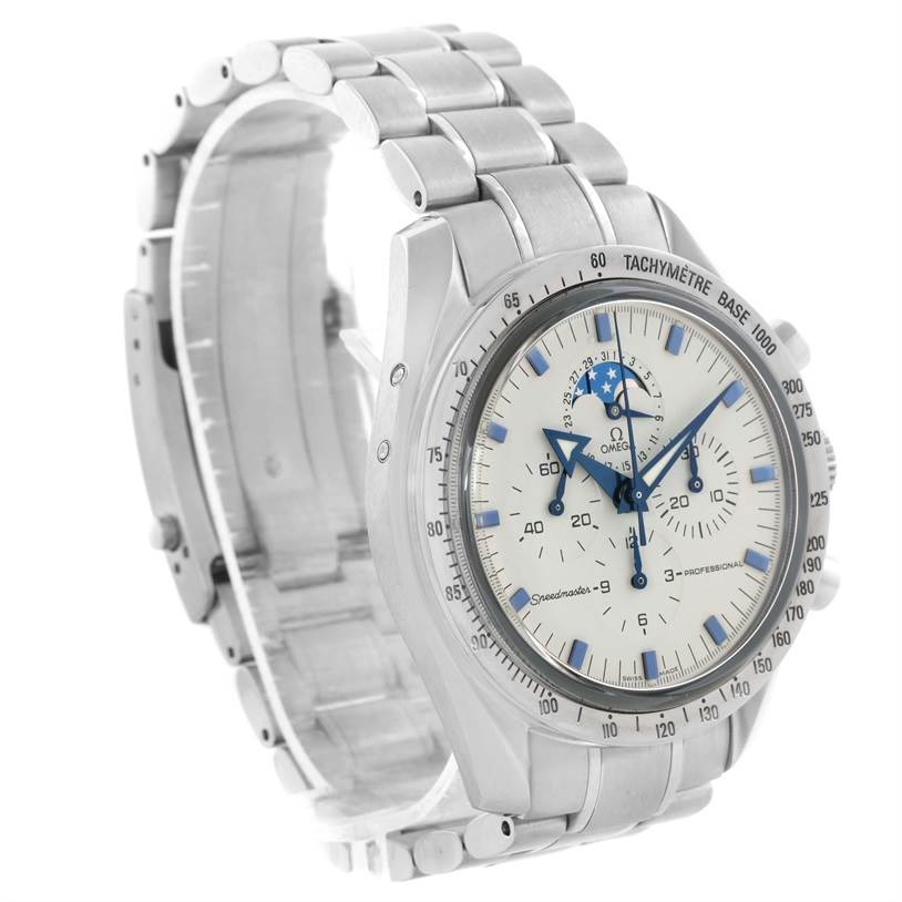 The Omega Speedmaster 3575.20.00 Men
s Stainless Steel White Dial 3575.20.00 Men
s Stainless Steel White Dial watch is shown at a three-quarter angle, highlighting its face, bezel, and bracelet.