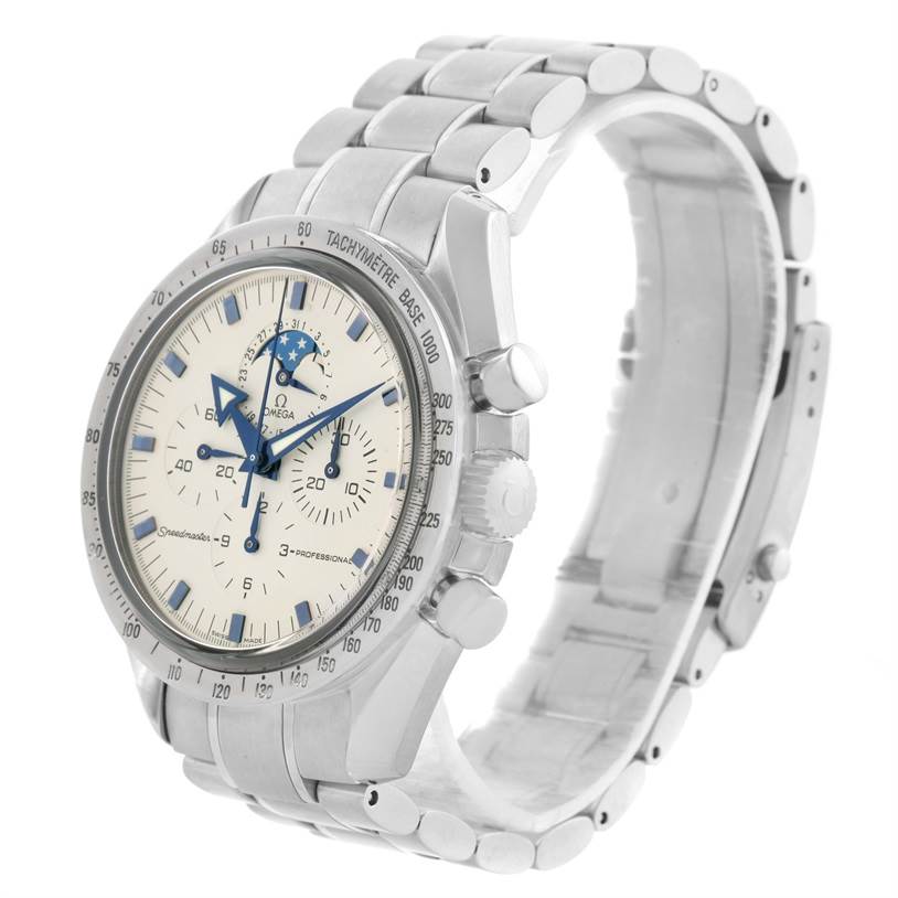 The image shows an Omega Speedmaster 3575.20.00 Men
s Stainless Steel White Dial 3575.20.00 Men
s Stainless Steel White Dial watch at a three-quarter angle, highlighting its face, bezel, and metal bracelet.