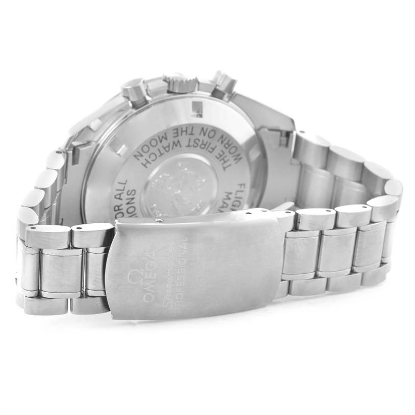 This image shows the backside, bracelet, and clasp of an Omega Speedmaster 3570.50.00 Men
s Stainless Steel Black Dial 3570.50.00 Men
s Stainless Steel Black Dial watch, highlighting its intricate engravings.